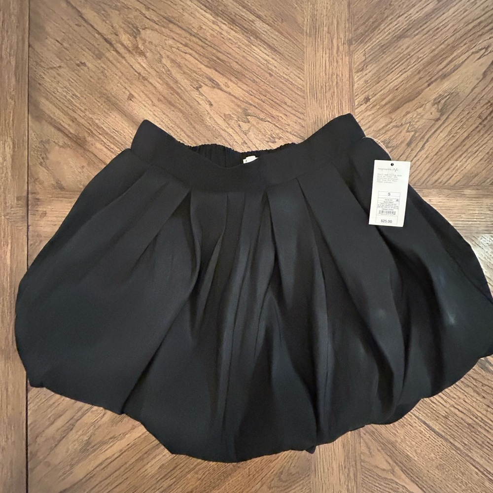 Bubble Elegant Black Pleated Skirt